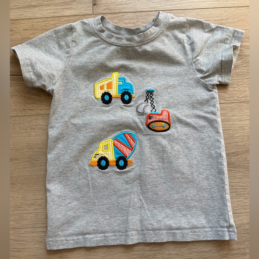 Appliqué construction shirt